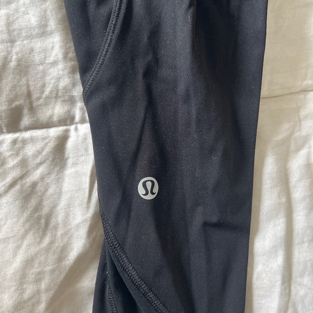 Lululemon size 2 mesh detail cropped leggings
